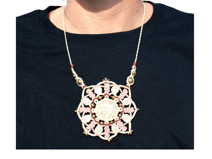 Collier Mandala Pierre de soleil et perles de Laiton